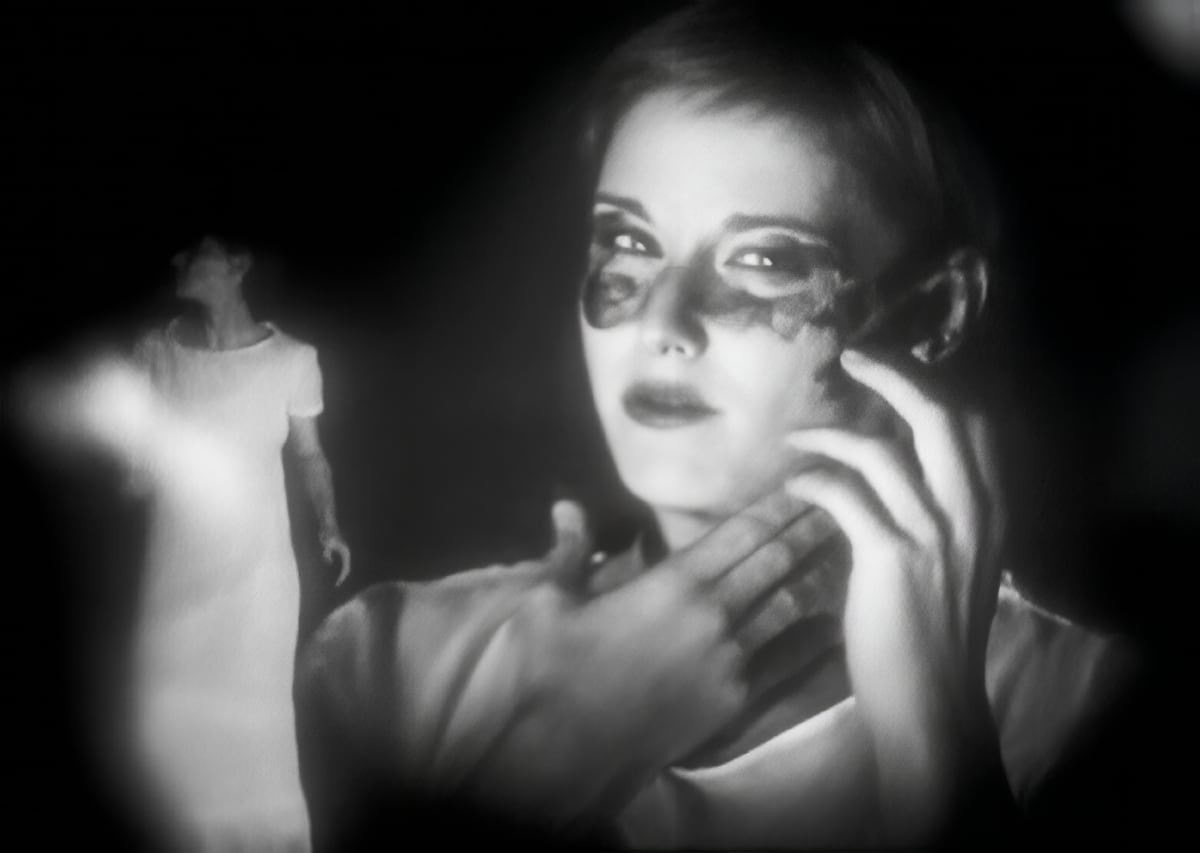 Defile in Veil